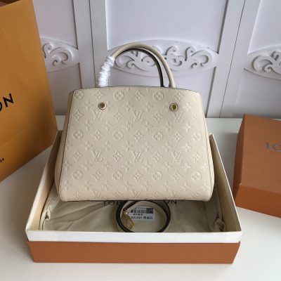 Wholesale Luxury Louis Vuitton Aaa-Montaigne Mm-M44061 White