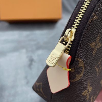 Alternative view of Wholesale Luxury Louis Vuitton Cosmetic Pouch K02