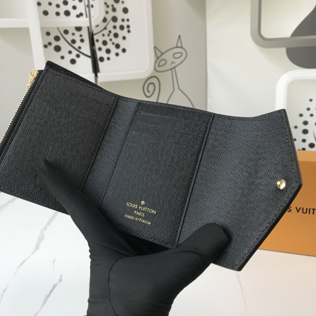Wholesale Luxury Louis Vuitton Aaa-Game On Zoe Wallet M41938 Black/White - Image 15