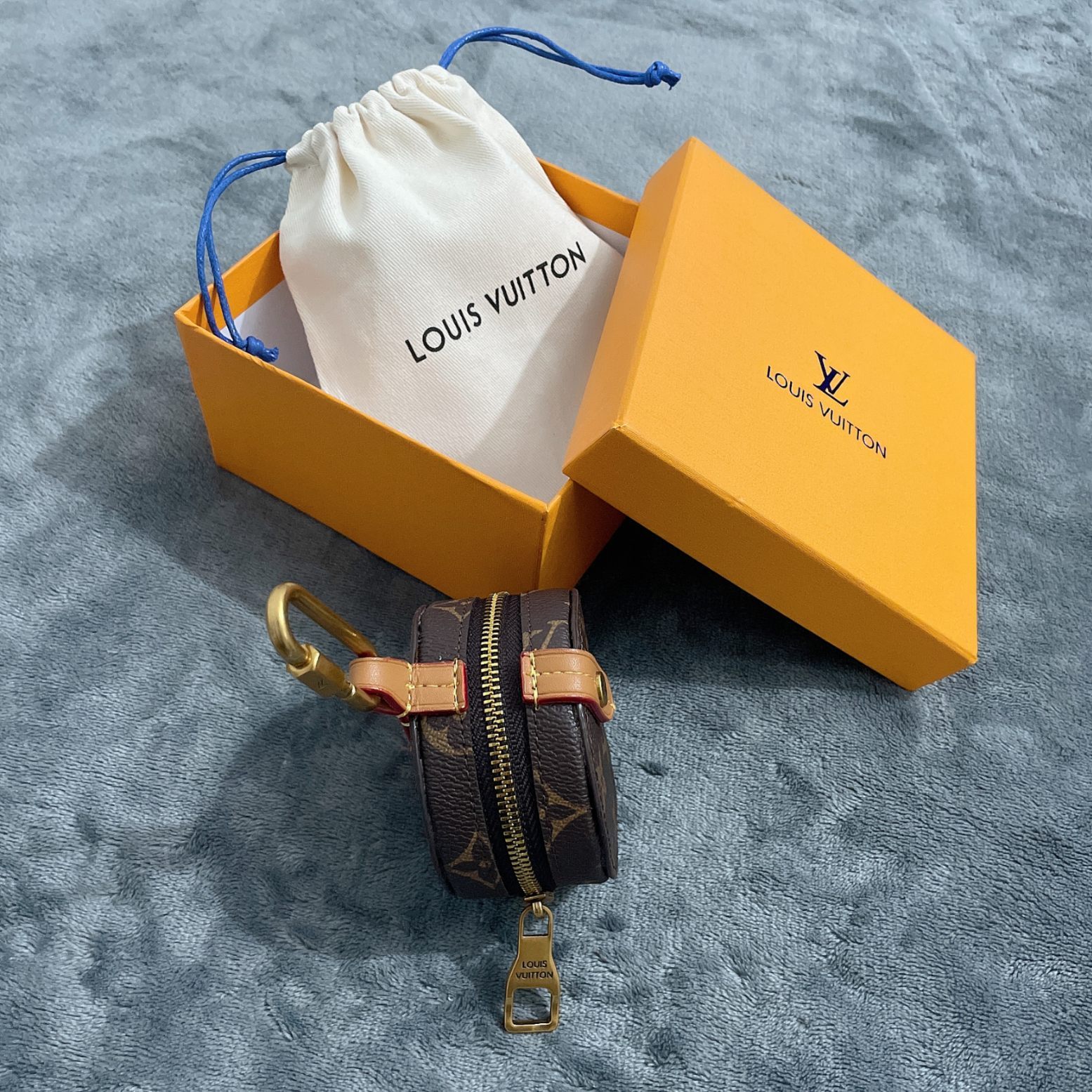 Wholesale Luxury Louis Vuitton Monogram Bag Charm Chain Coin Wallet L07 - Image 4