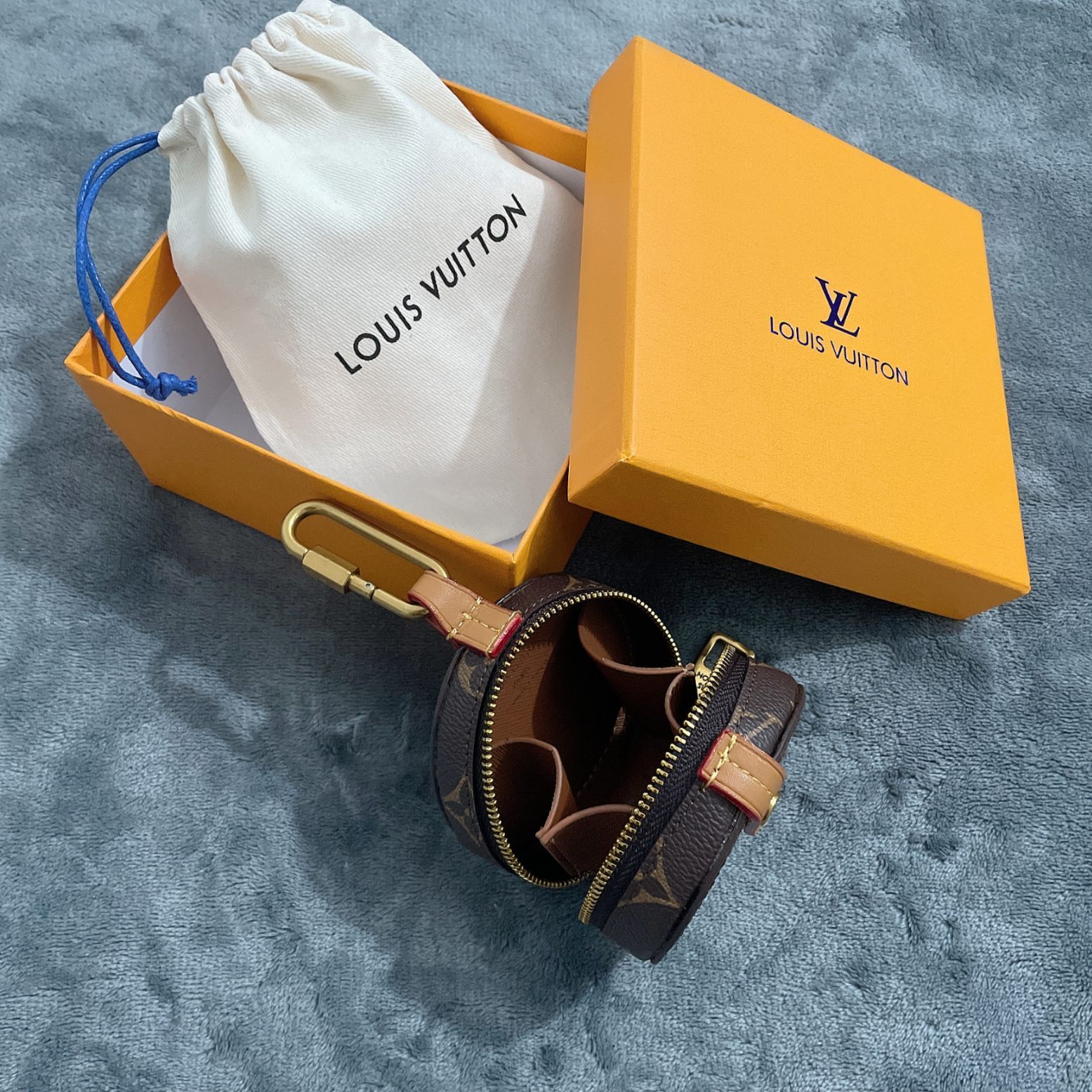 Wholesale Luxury Louis Vuitton Monogram Bag Charm Chain Coin Wallet L07 - Image 6