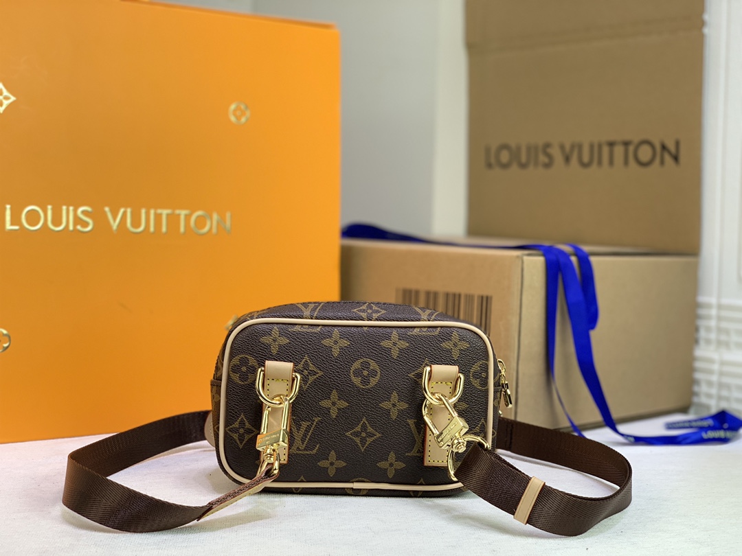 Wholesale Luxury Louis Vuitton Taigarama Outdoor Pouch Brown/Black - Image 4