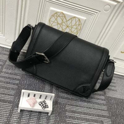 Alternative view of Wholesale Luxury Louis Vuitton New Flap Messenger M30813