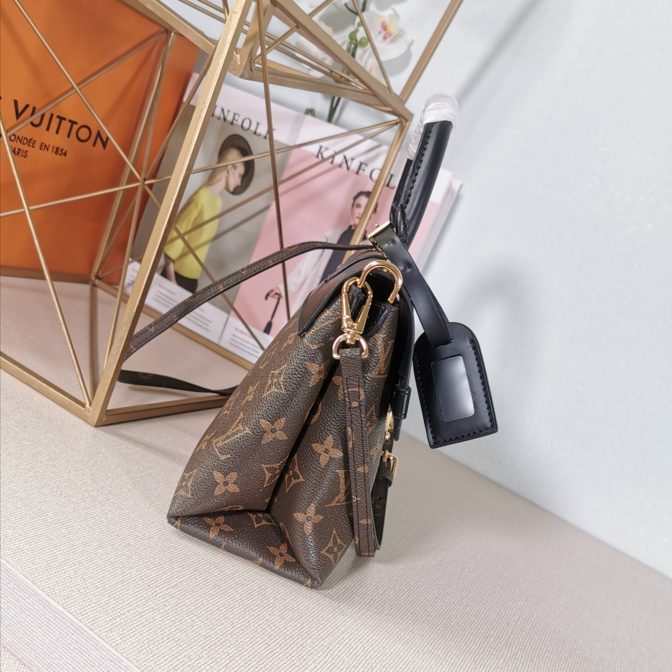Wholesale Luxury Louis Vuitton One Handle M43125 - Image 7