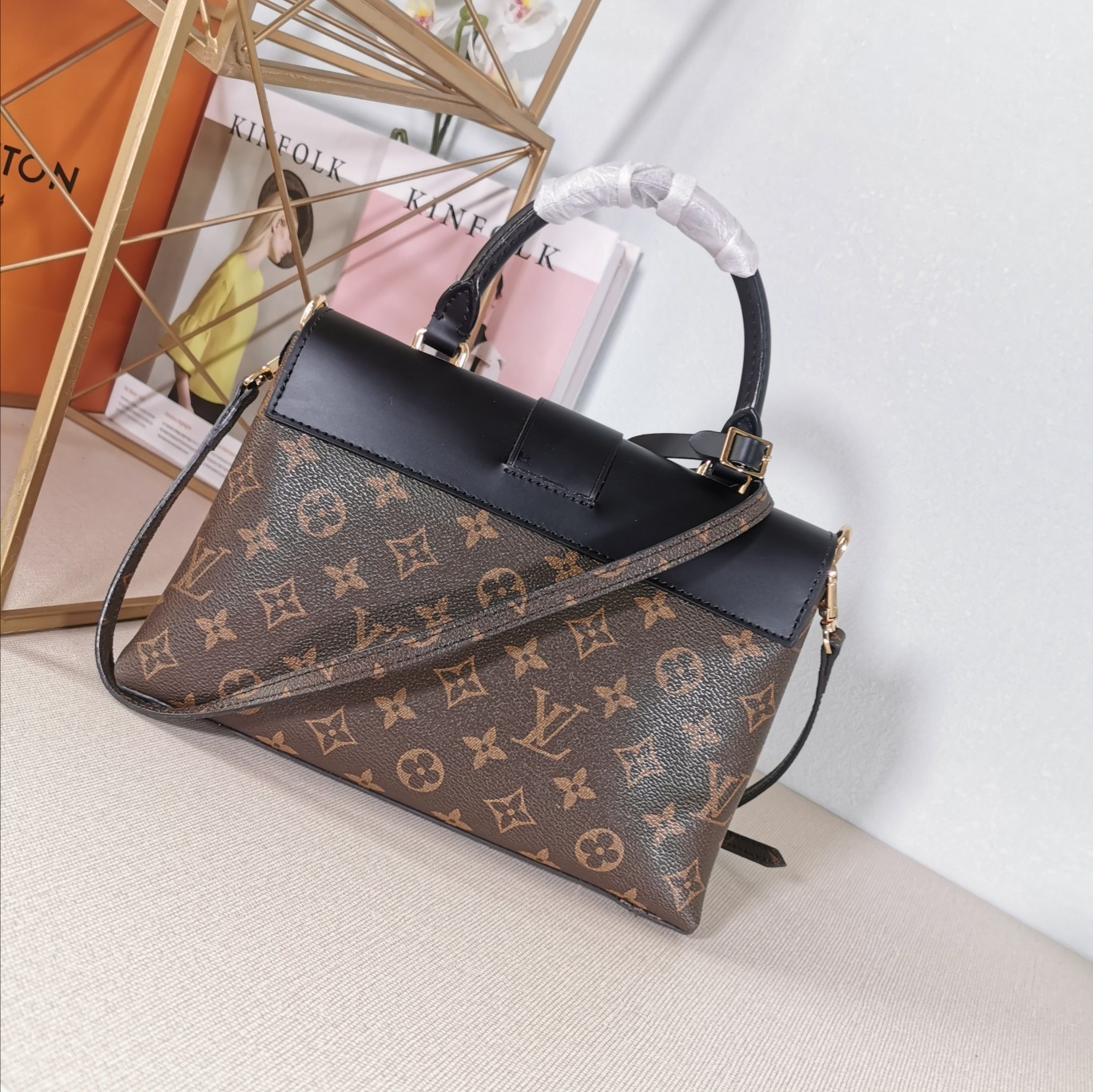 Wholesale Luxury Louis Vuitton One Handle M43125 - Image 4