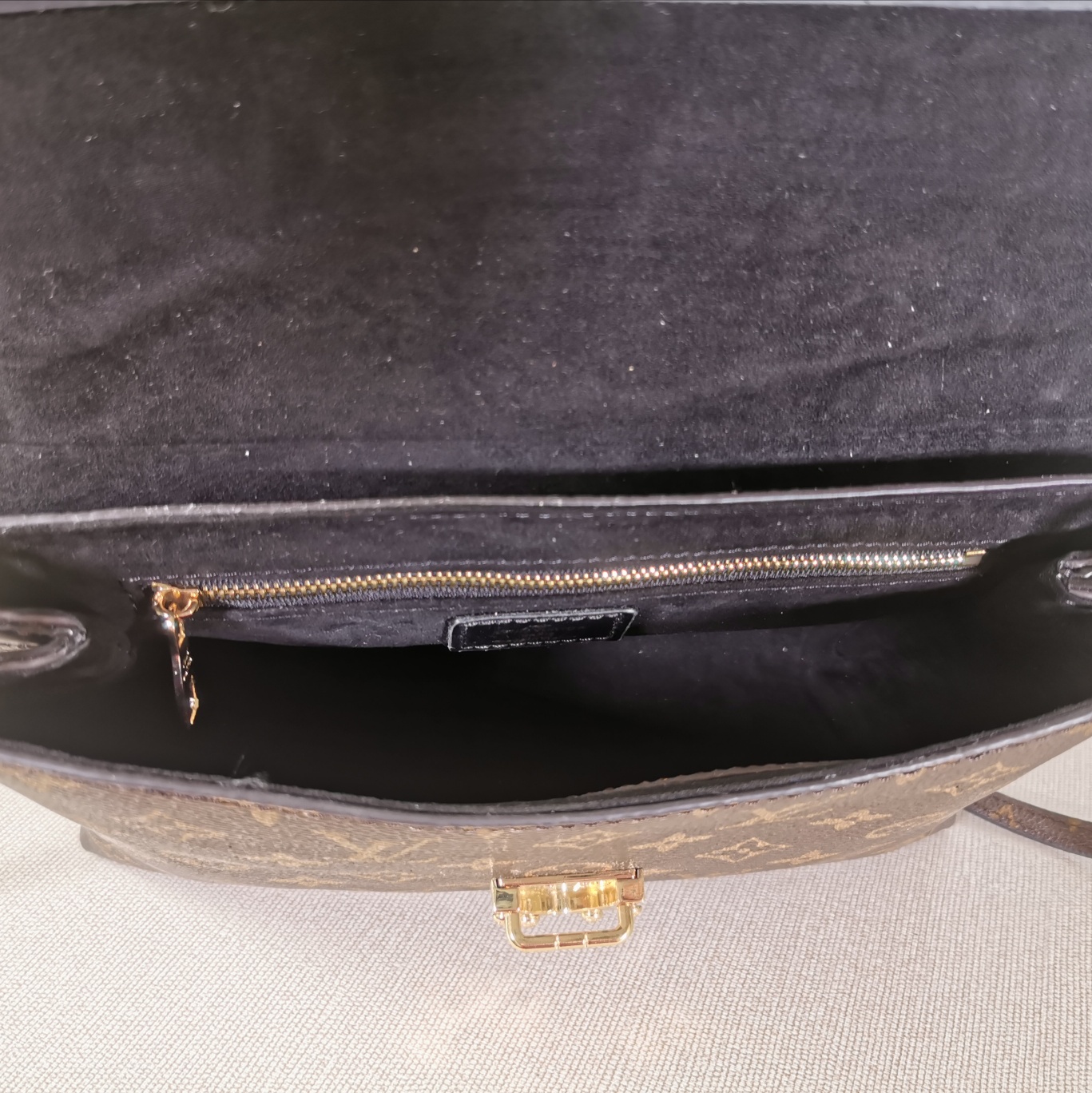 Wholesale Luxury Louis Vuitton One Handle M43125 - Image 3