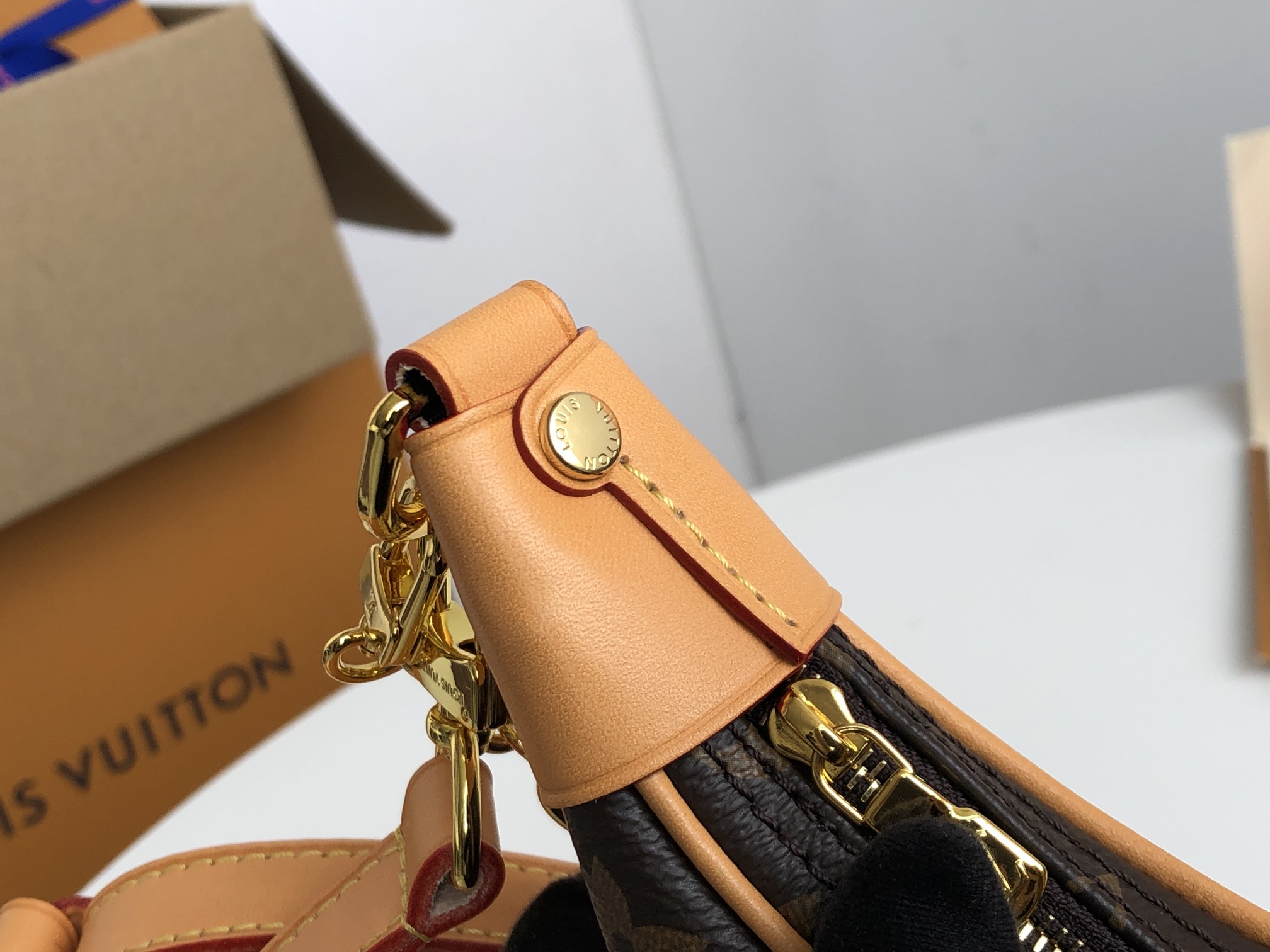 Wholesale Luxury Louis Vuitton Aaa Monogram Loop Handbag - Image 5
