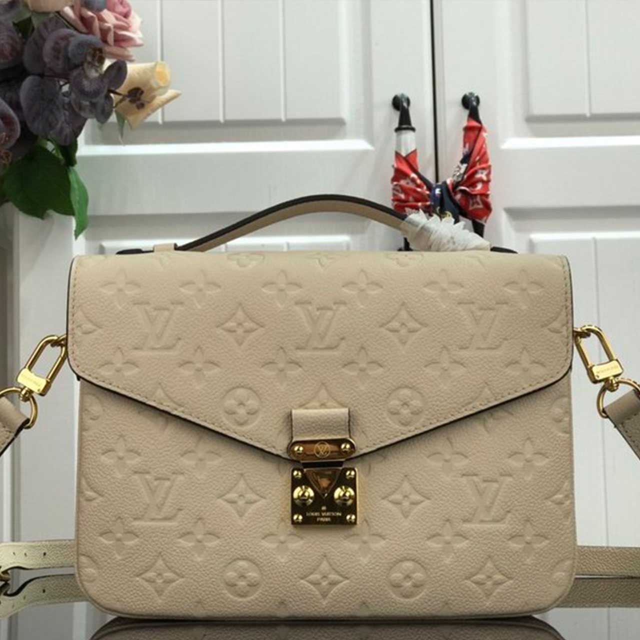 Wholesale Luxury Louis Vuitton Pochette Metis M44881 M44071 Beige/ Navy