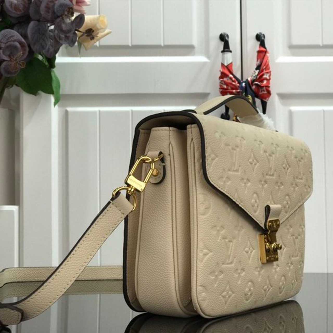 Wholesale Luxury Louis Vuitton Pochette Metis M44881 M44071 Beige/ Navy - Image 9