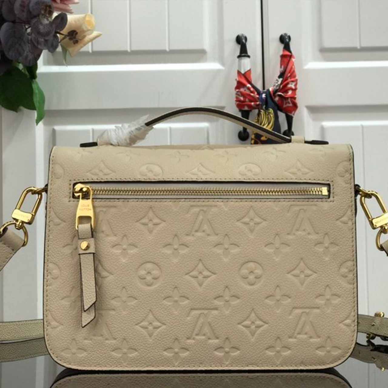 Wholesale Luxury Louis Vuitton Pochette Metis M44881 M44071 Beige/ Navy - Image 8