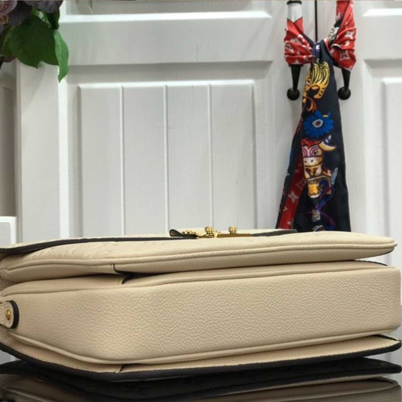 Wholesale Luxury Louis Vuitton Pochette Metis M44881 M44071 Beige/ Navy - Image 7