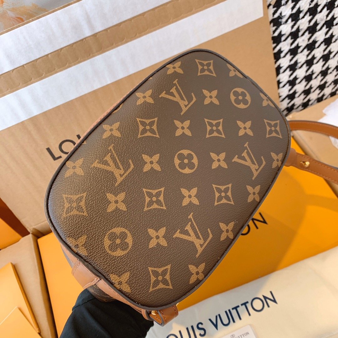 Wholesale Luxury Louis Vuitton Dauphine Backpack Pm M45142 - Image 4