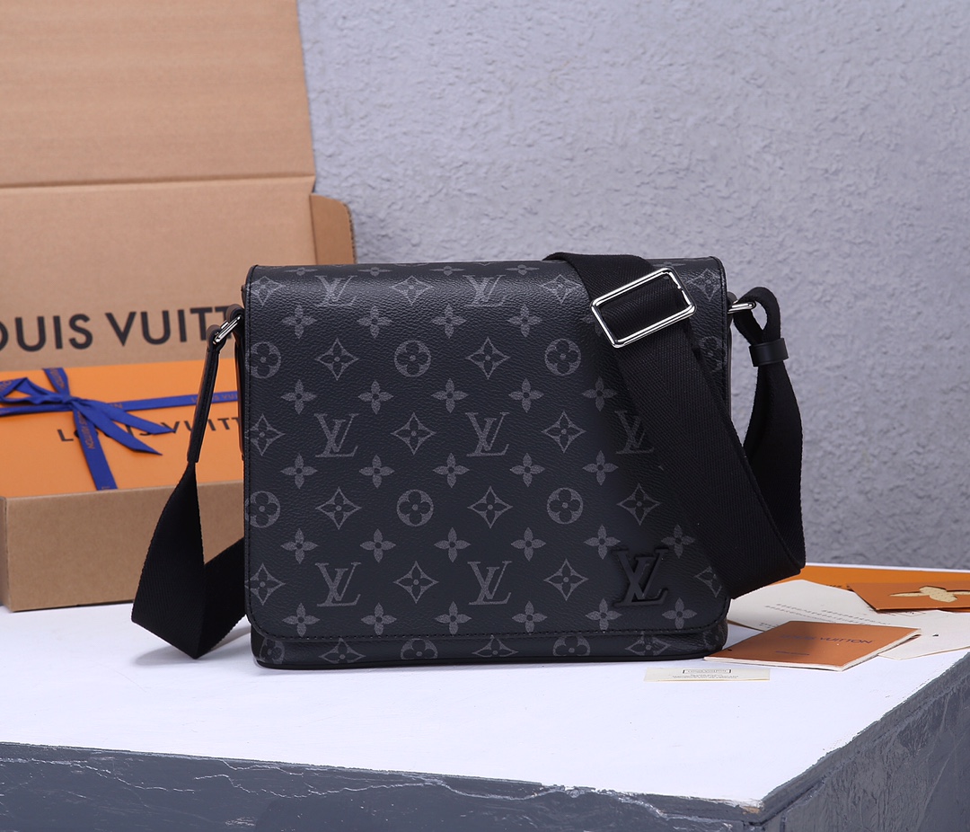 Wholesale Luxury Louis Vuitton District Pm Messenger Bag