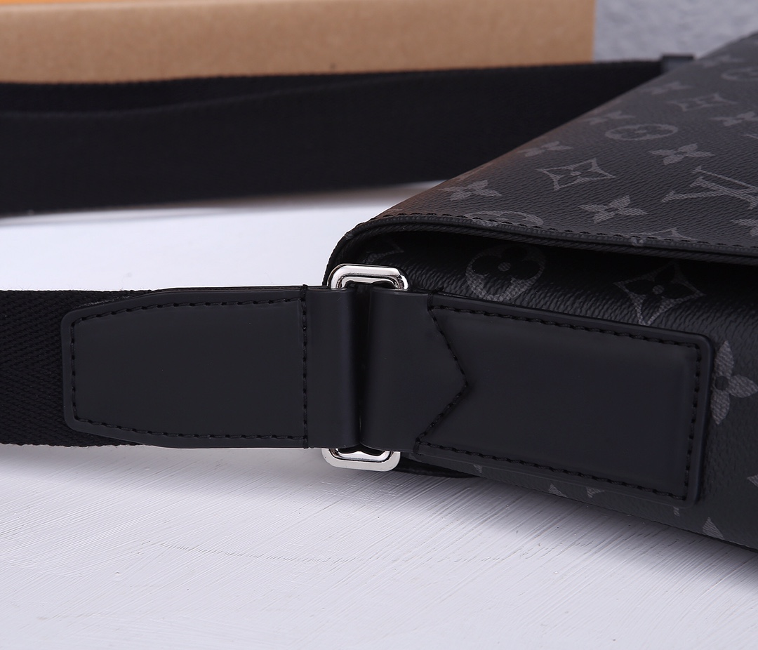 Wholesale Luxury Louis Vuitton District Pm Messenger Bag - Image 4