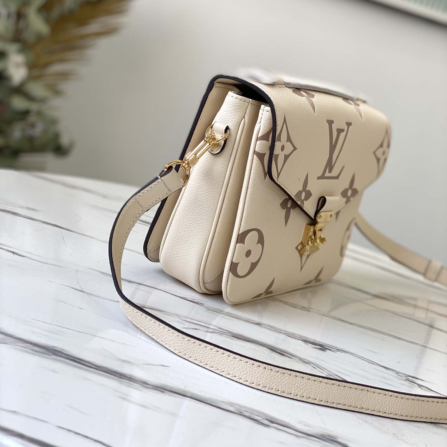 Wholesale Luxury Louis Vuitton Aaa-Pochette Metis Cream - Image 2