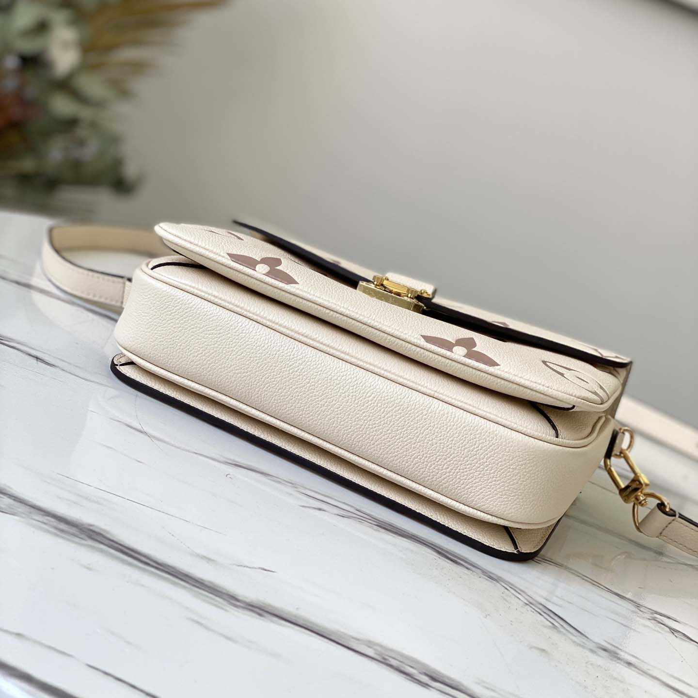 Wholesale Luxury Louis Vuitton Aaa-Pochette Metis Cream - Image 4