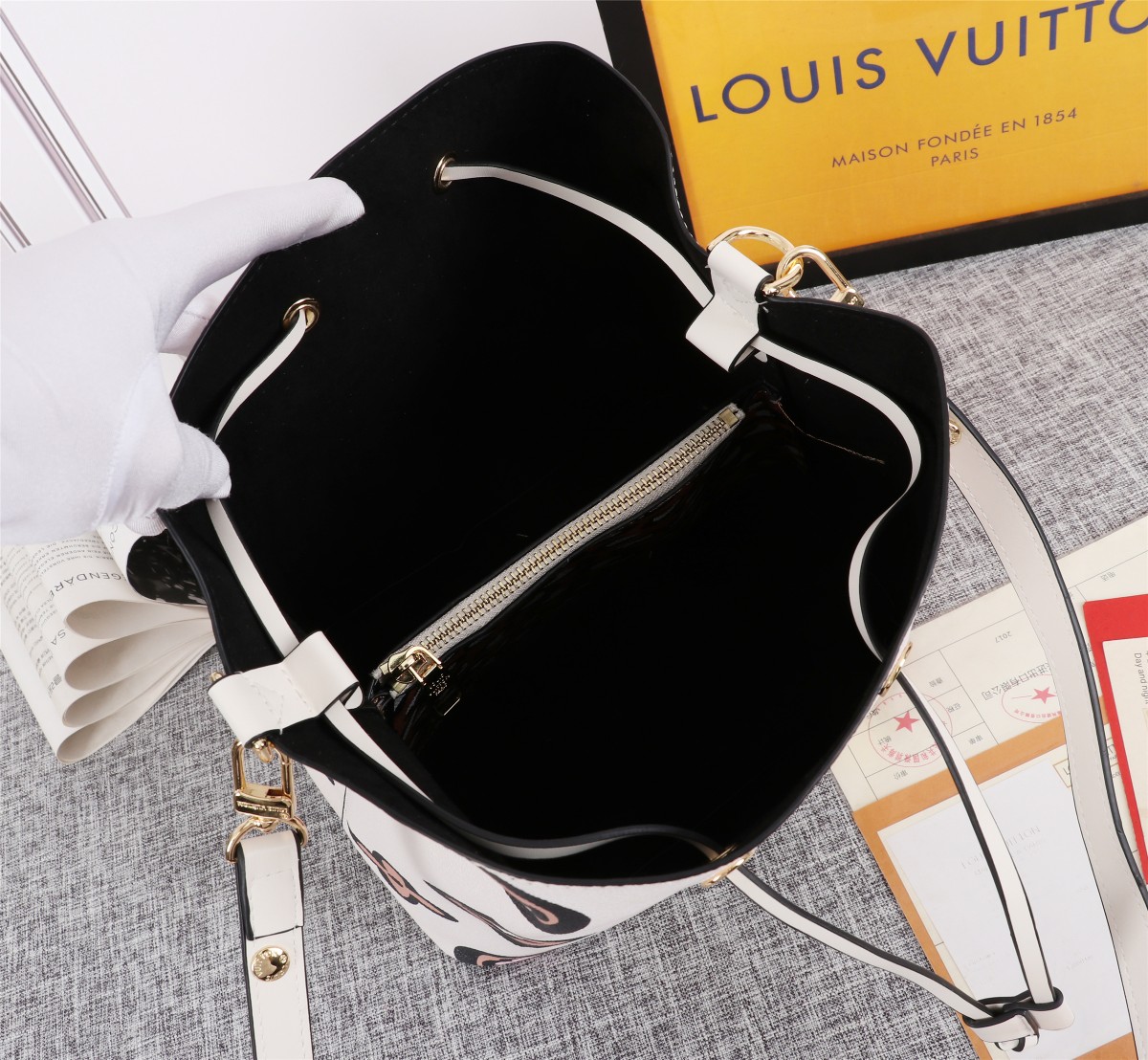 Wholesale Luxury Louis Vuitton Neonoe Mm Bucket Bag Black/White - Image 12