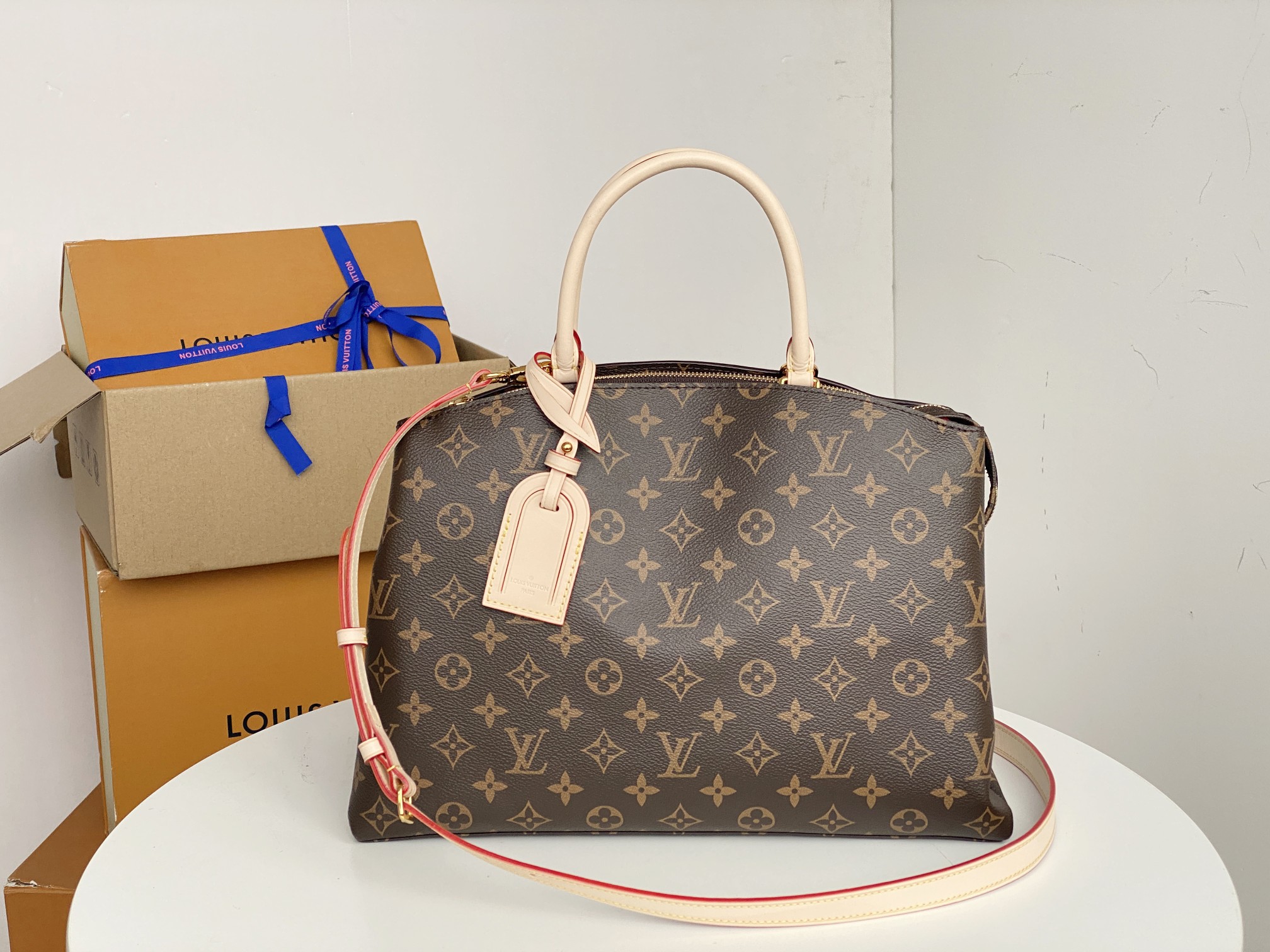 Wholesale Luxury Louis Vuitton Grand Palais/Petit Palais M45900