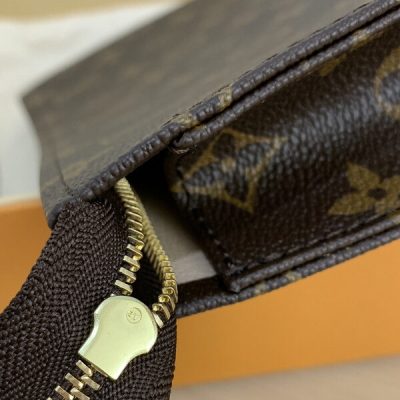 Alternative view of Wholesale Luxury Louis Vuitton Toiletry Pouch 26 M47542