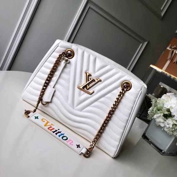 Wholesale Luxury Louis Vuitton New Wave Chain Tote - Image 7