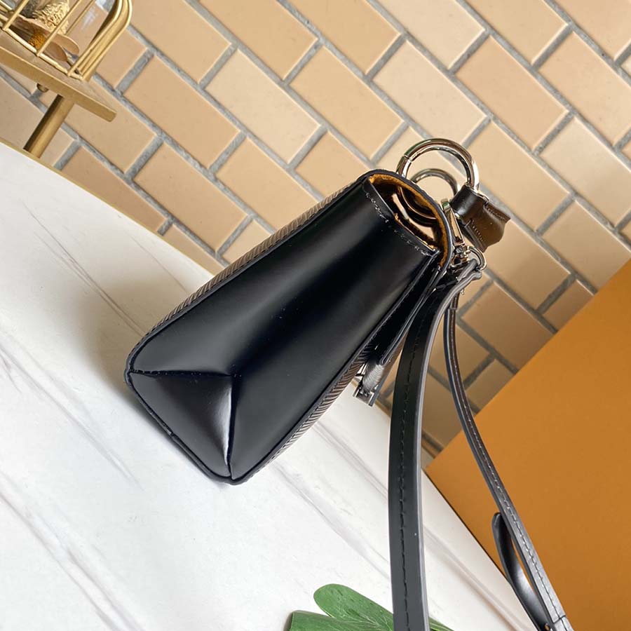 Wholesale Luxury Louis Vuitton Pochette Grenelle Black/White/Green - Image 4