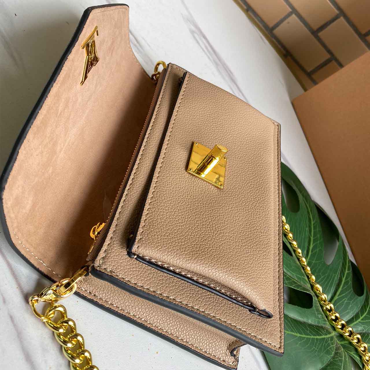 Wholesale Luxury Louis Vuitton Mylockme Chain Bag M56137 Beige/Navy/Pink - Image 9