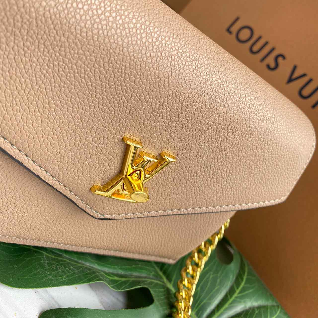 Wholesale Luxury Louis Vuitton Mylockme Chain Bag M56137 Beige/Navy/Pink - Image 8