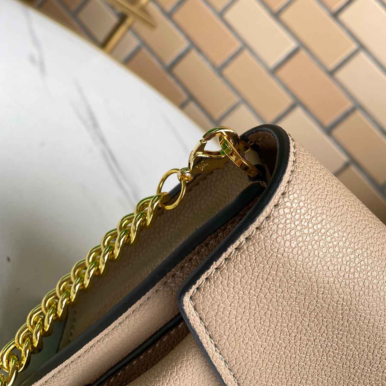 Wholesale Luxury Louis Vuitton Mylockme Chain Bag M56137 Beige/Navy/Pink - Image 7