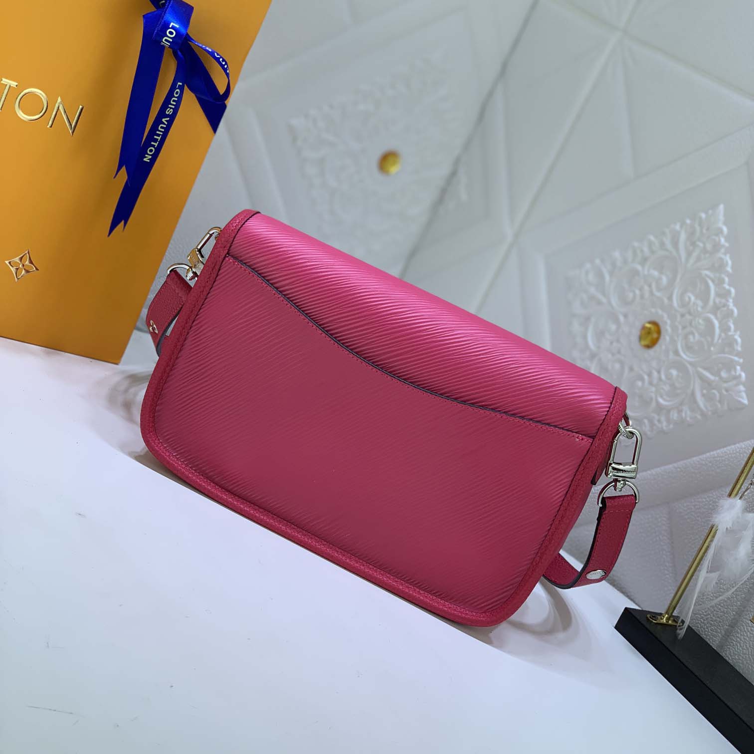 Wholesale Luxury Louis Vuitton Buci Crossbody Essential Daily Bag - Image 15