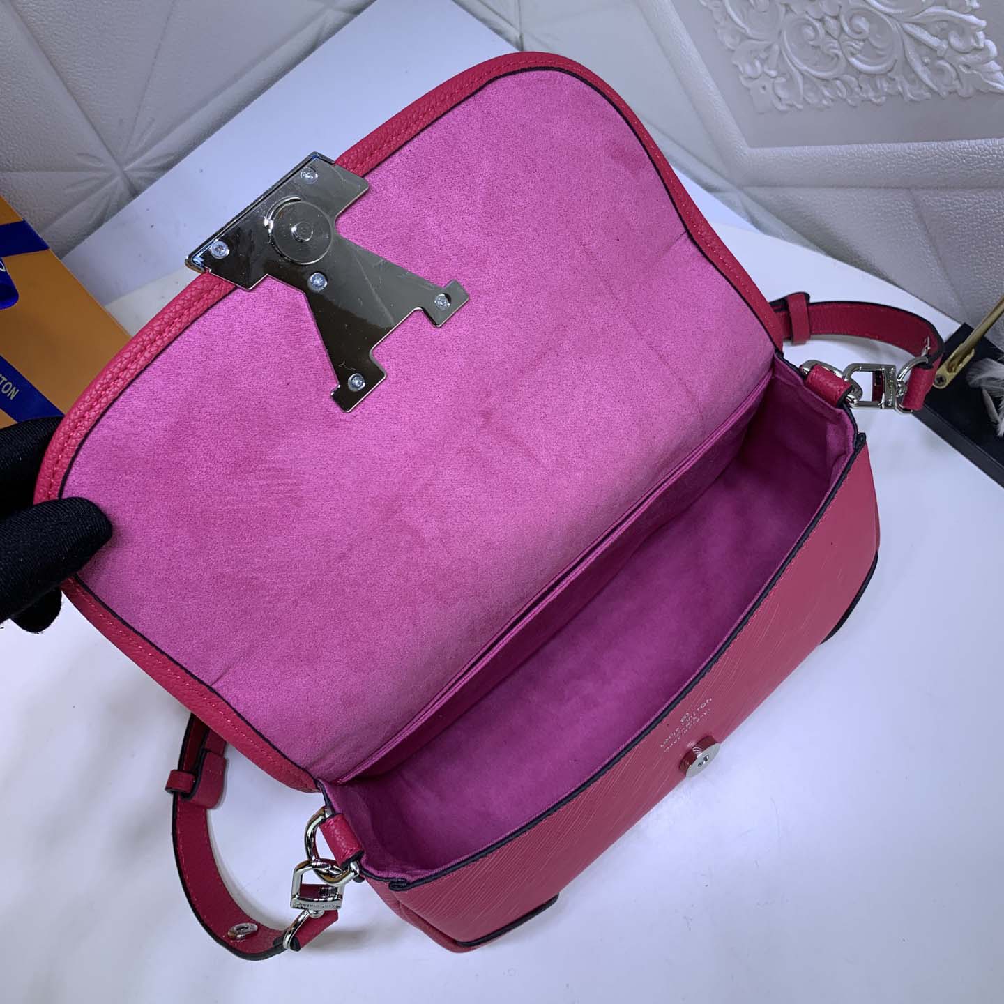 Wholesale Luxury Louis Vuitton Buci Crossbody Essential Daily Bag - Image 17