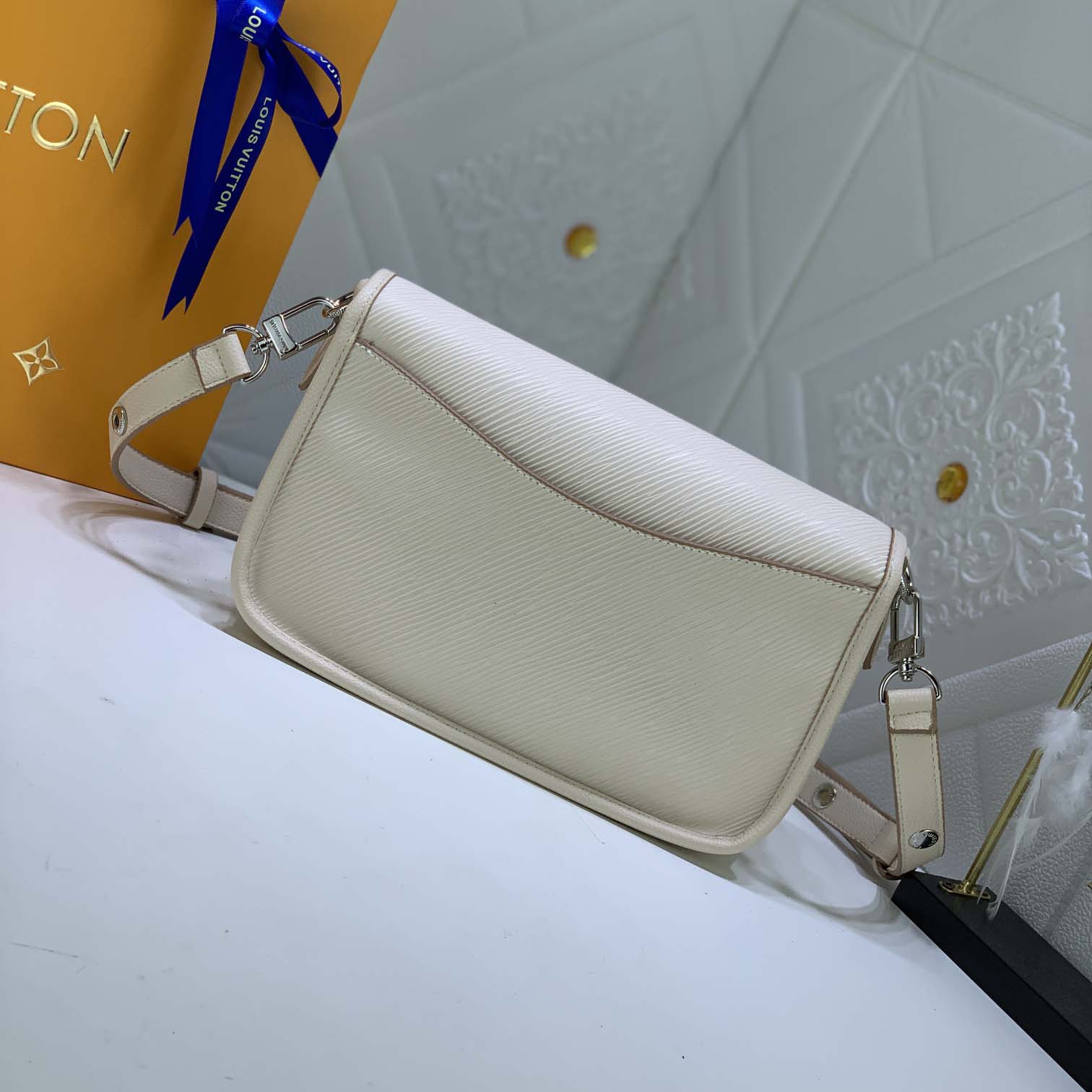 Wholesale Luxury Louis Vuitton Buci Crossbody Essential Daily Bag - Image 19