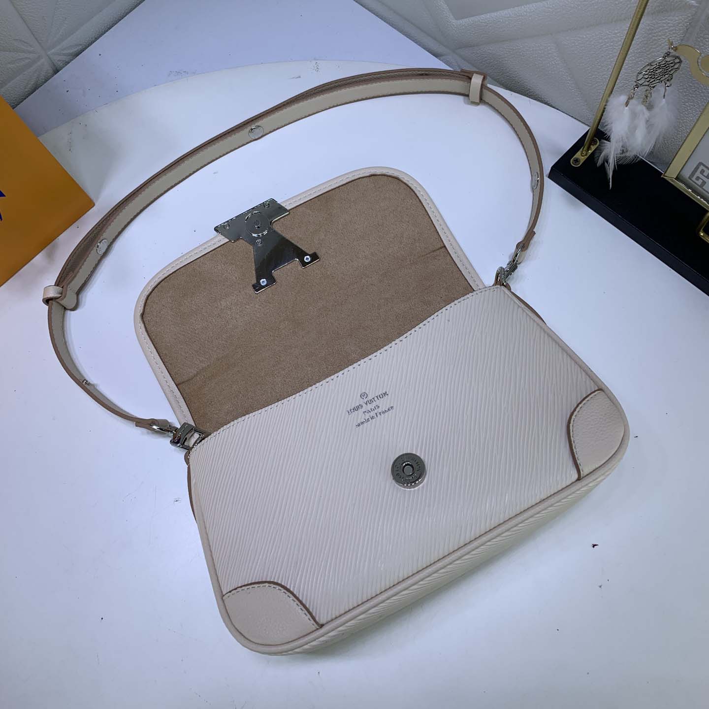 Wholesale Luxury Louis Vuitton Buci Crossbody Essential Daily Bag - Image 20