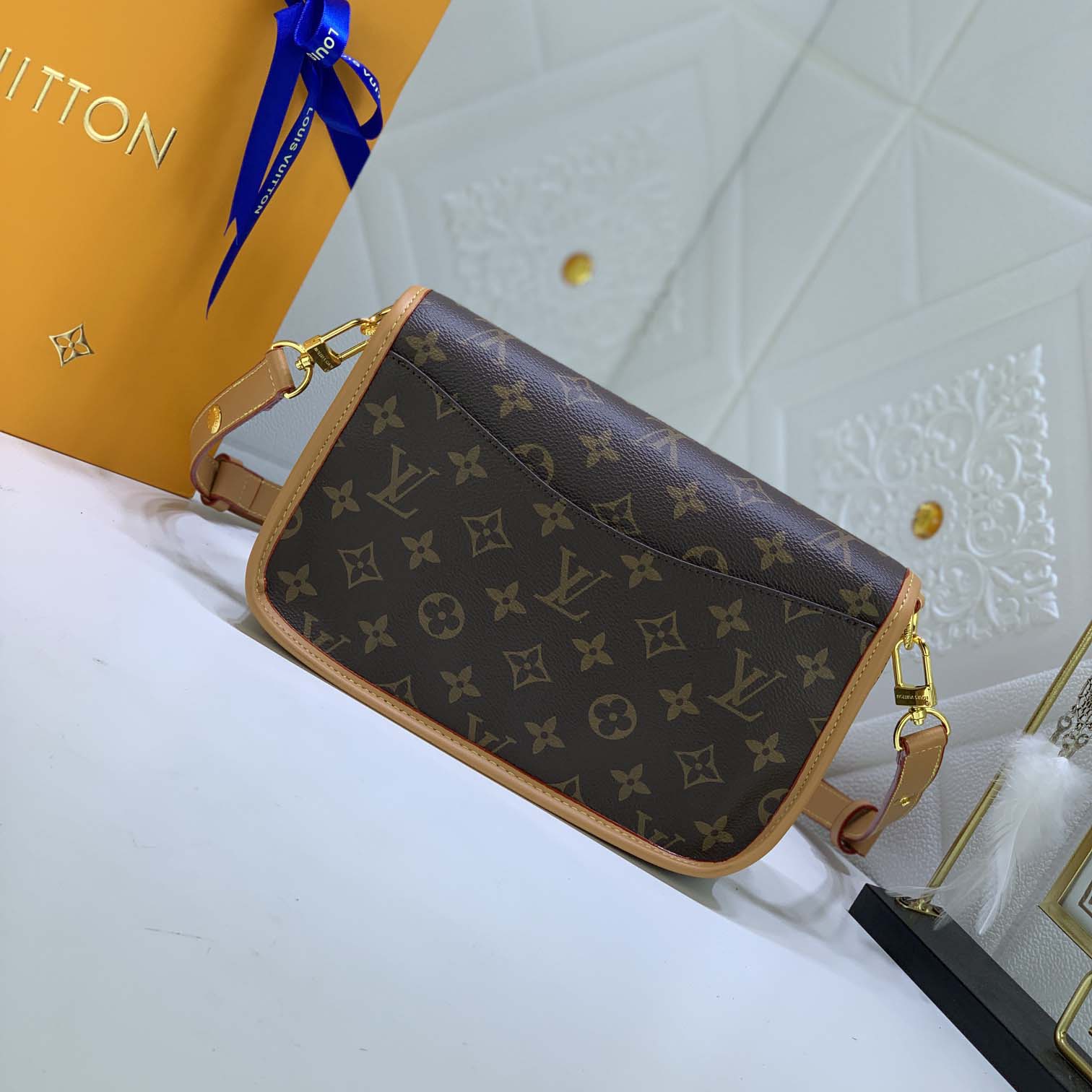 Wholesale Luxury Louis Vuitton Buci Crossbody Essential Daily Bag - Image 3