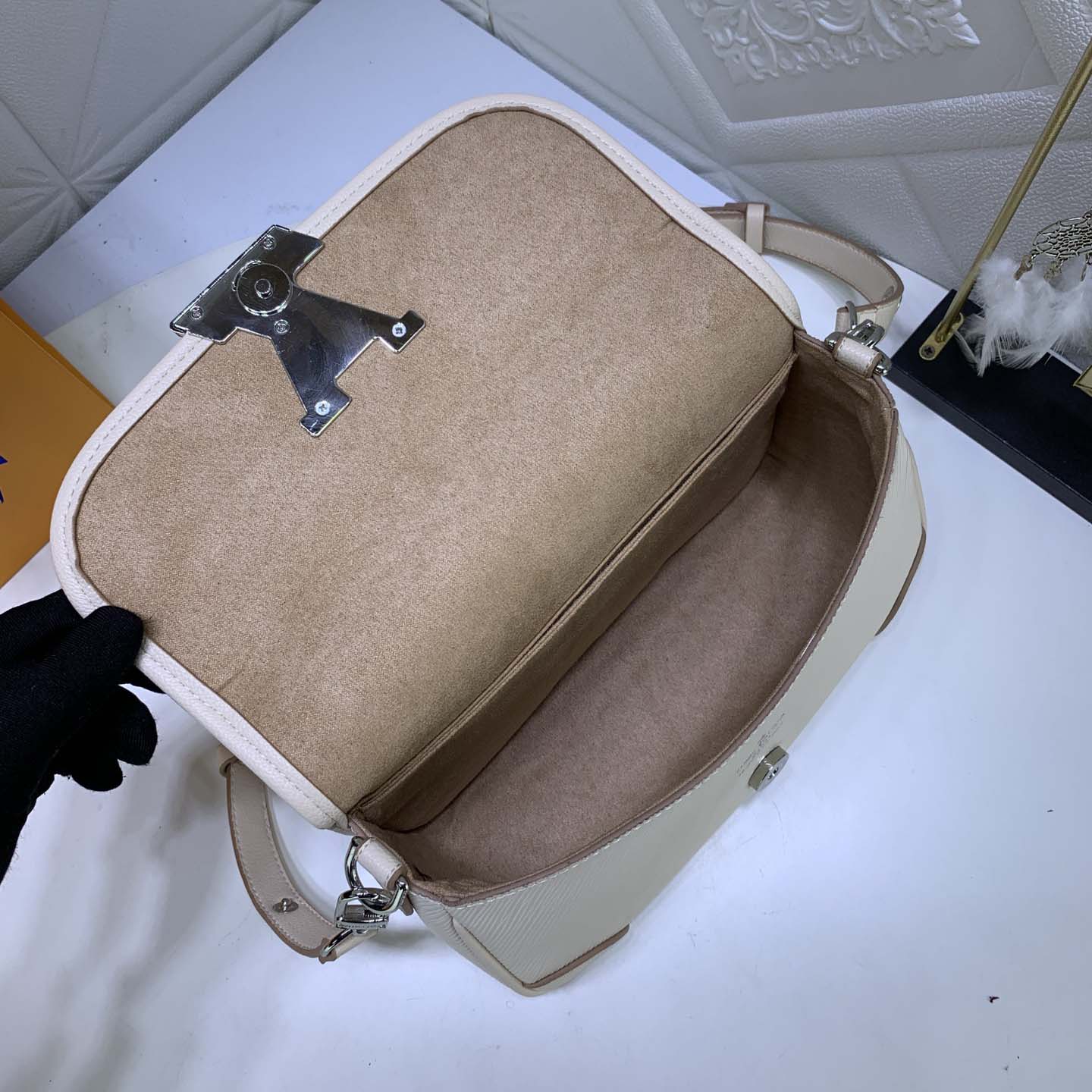 Wholesale Luxury Louis Vuitton Buci Crossbody Essential Daily Bag - Image 21