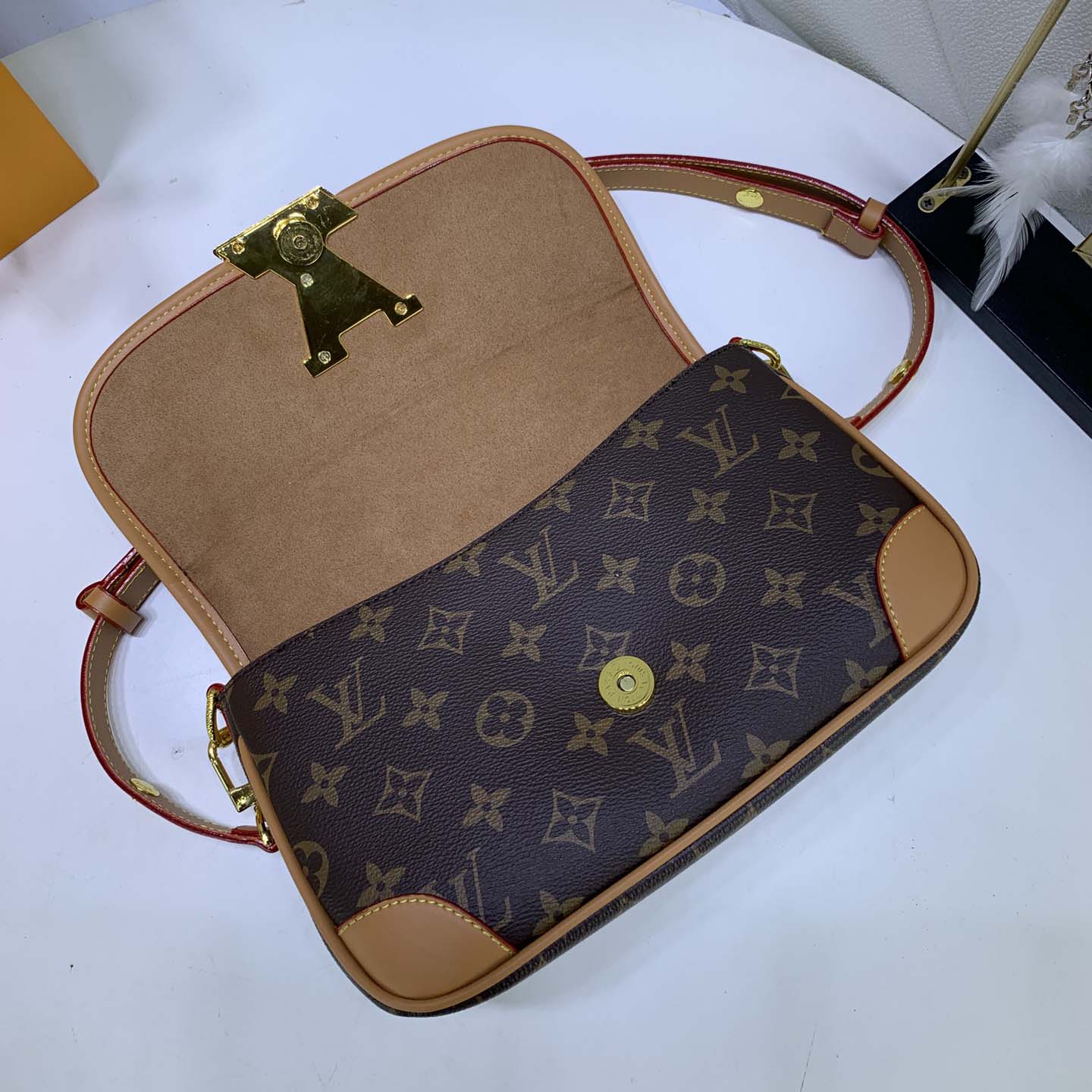 Wholesale Luxury Louis Vuitton Buci Crossbody Essential Daily Bag - Image 4