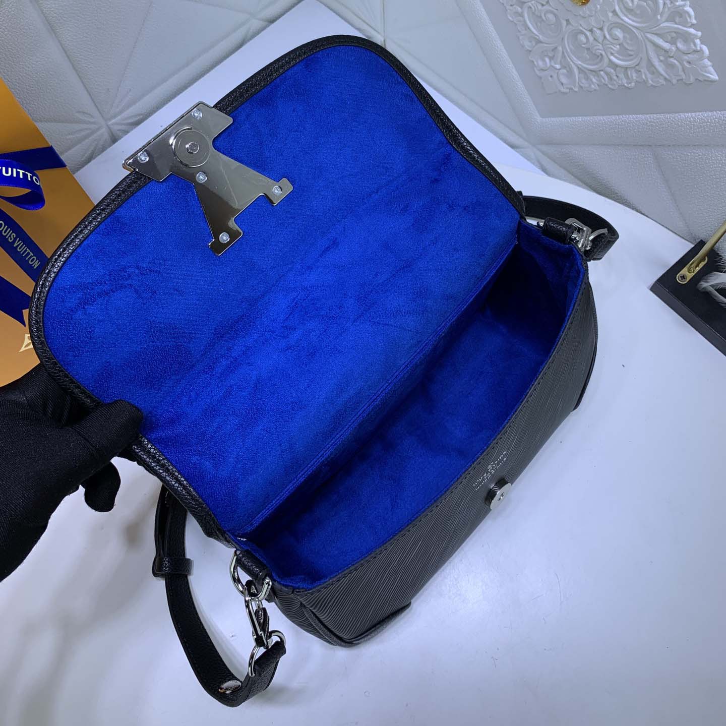 Wholesale Luxury Louis Vuitton Buci Crossbody Essential Daily Bag - Image 9