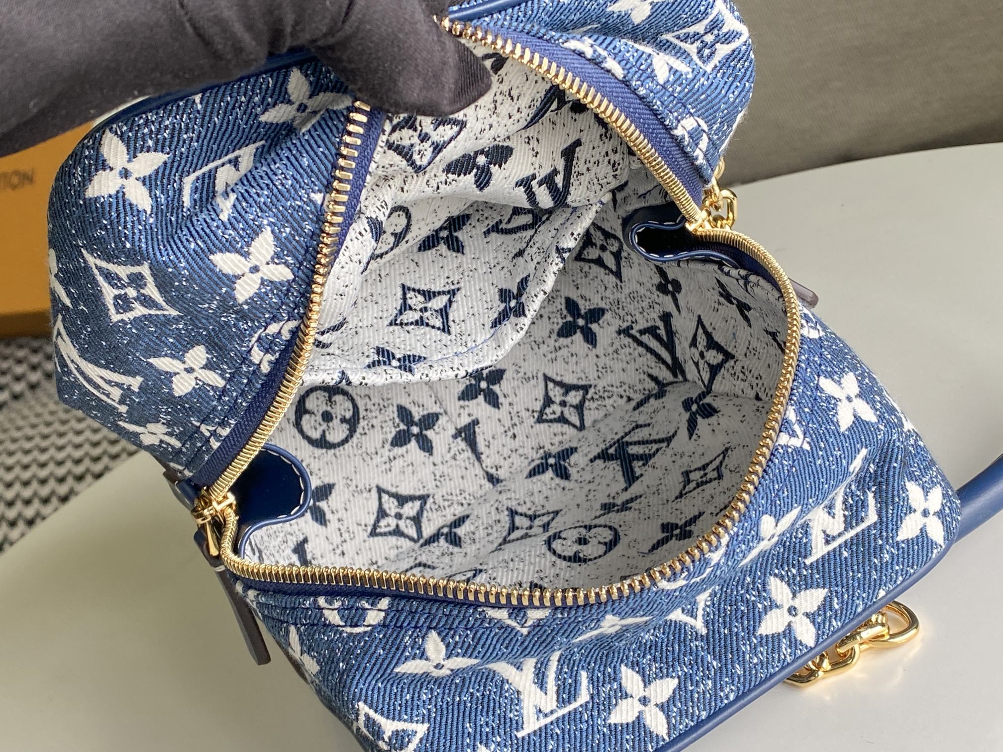 Wholesale Luxury Louis Vuitton Square Bag - Image 7