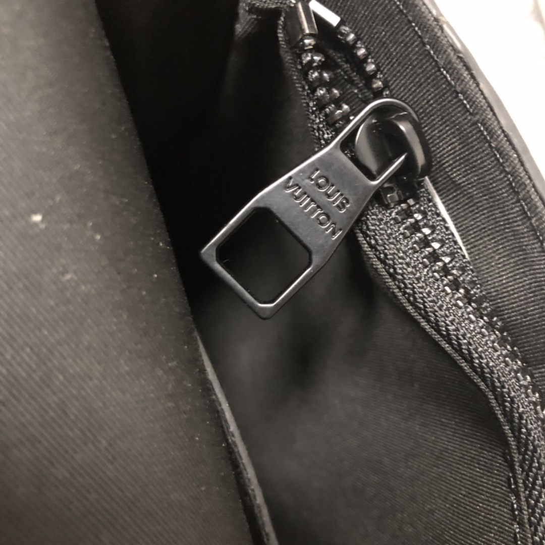 Wholesale Luxury Louis Vuitton S Lock A4 Pouch M80560 - Image 8