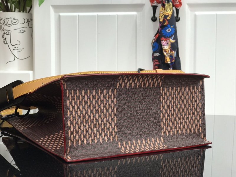 Wholesale Luxury Louis Vuitton Mini Tote - Image 5
