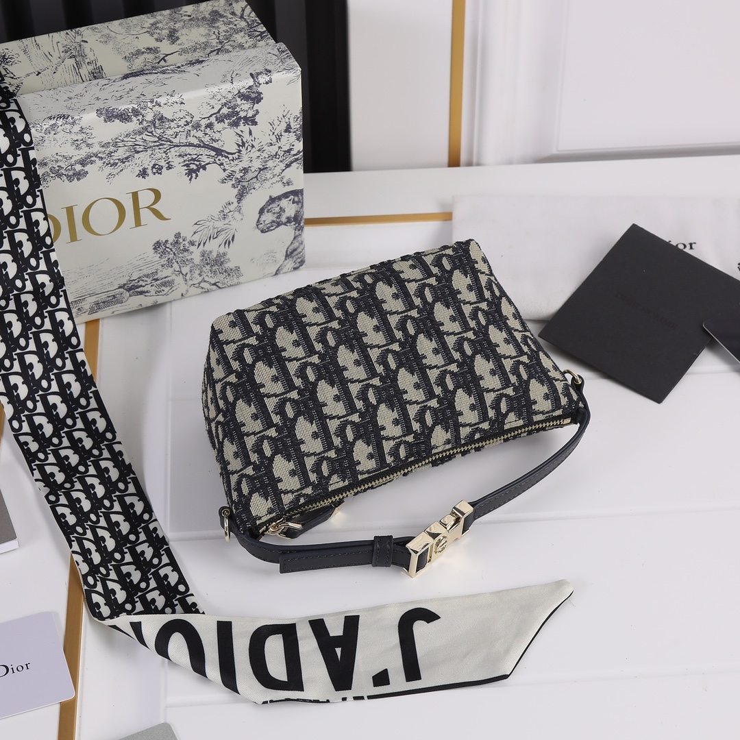Wholesale Luxury Dior Small Drtravel Nomad Pouch - Image 8