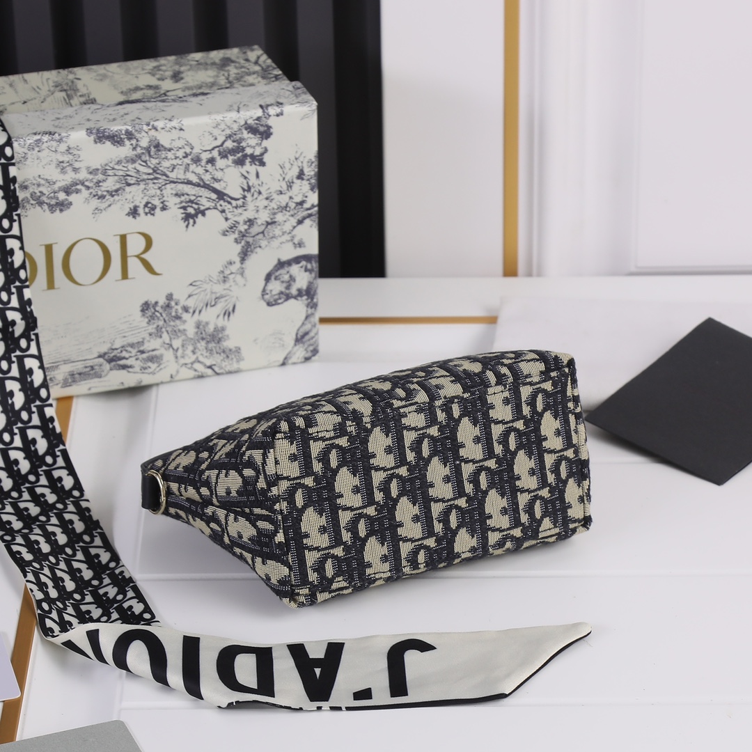 Wholesale Luxury Dior Small Drtravel Nomad Pouch - Image 9