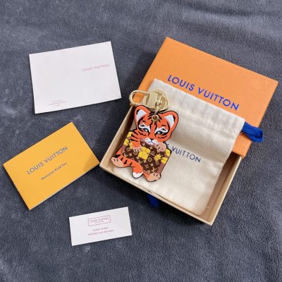 Wholesale Luxury Louis Vuitton Tiger Bag Charm And Key Holder L01