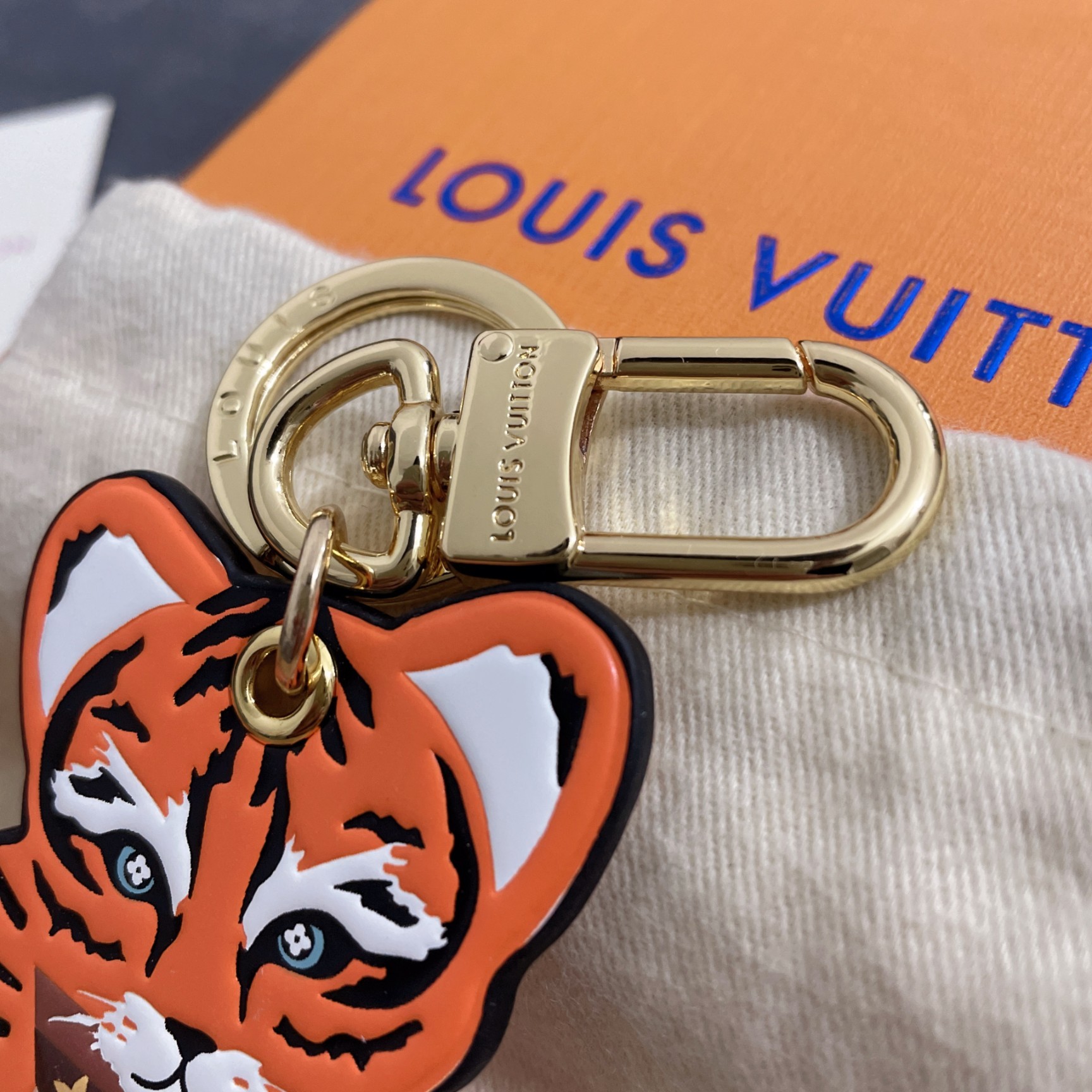 Wholesale Luxury Louis Vuitton Tiger Bag Charm And Key Holder L01 - Image 4