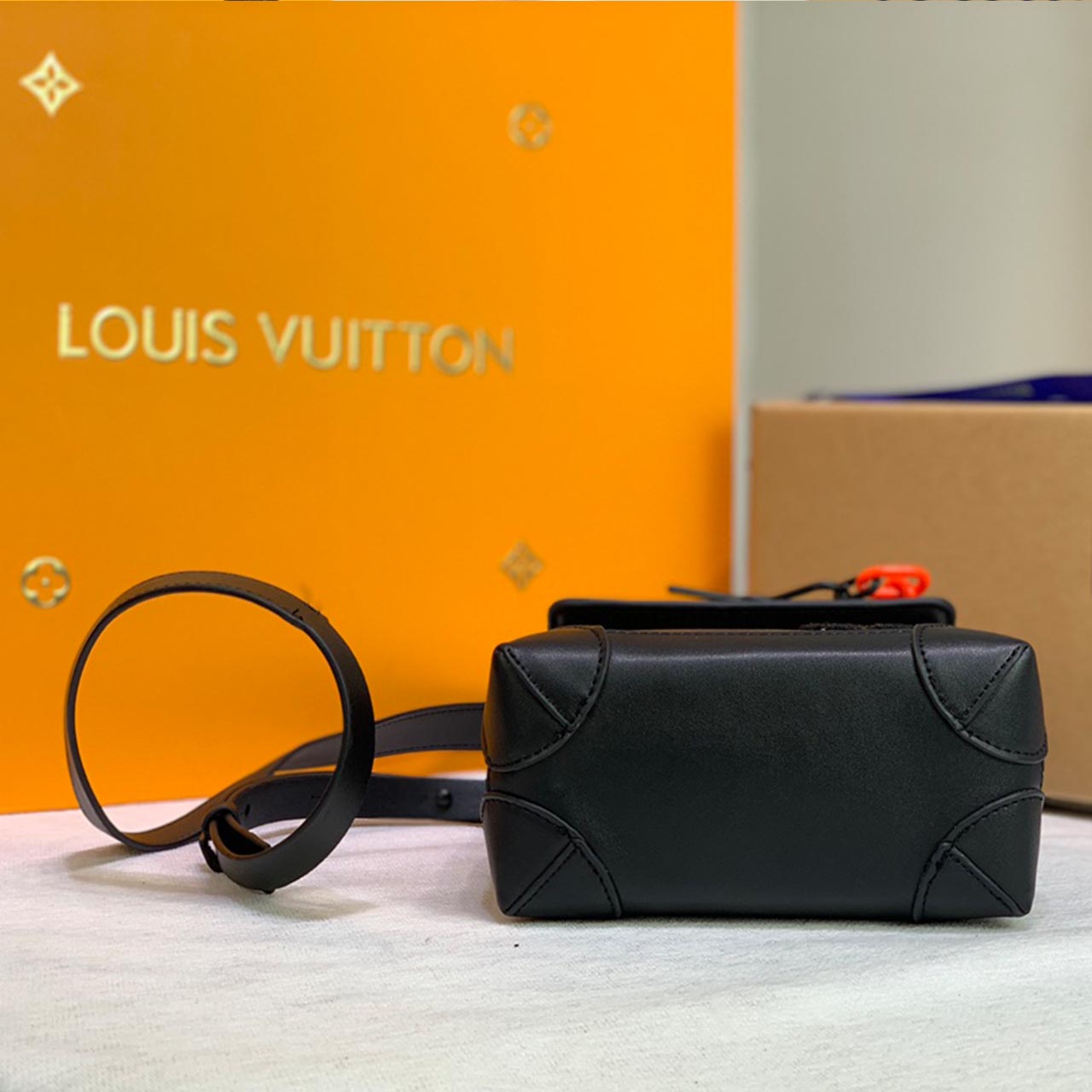 Wholesale Luxury Louis Vuitton Zoooom With Friends M50991 - Image 4