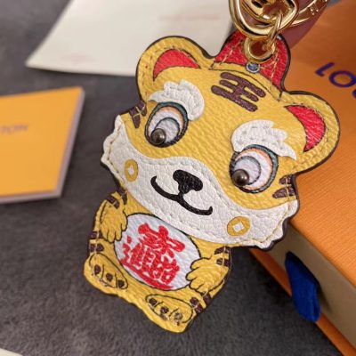 Wholesale Luxury Louis Vuitton Tiger Bag Charm And Key Holder L012