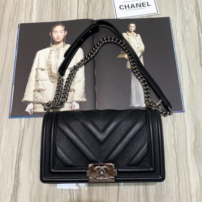 Wholesale Luxury Chanel Calfskin Boy Chanel Handbag A67086