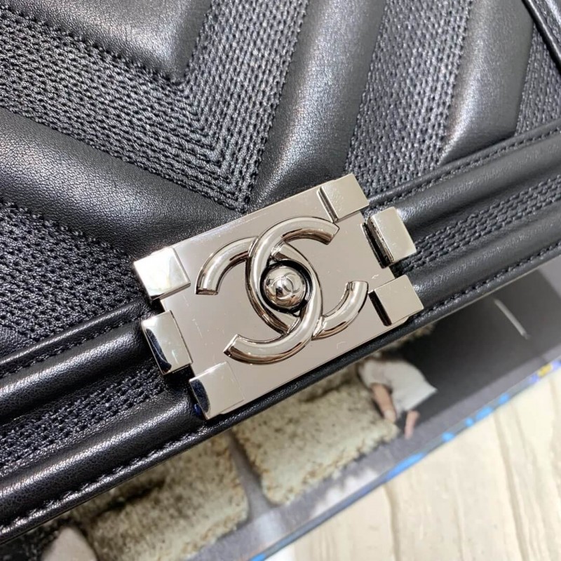 Wholesale Luxury Chanel Calfskin Boy Chanel Handbag A67086 - Image 4