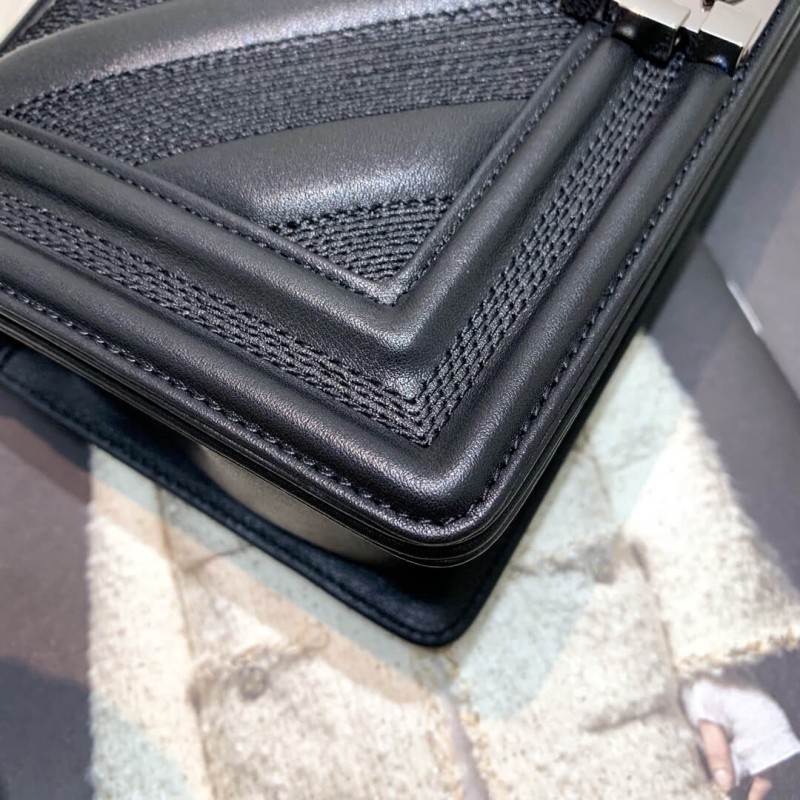 Wholesale Luxury Chanel Calfskin Boy Chanel Handbag A67086 - Image 8