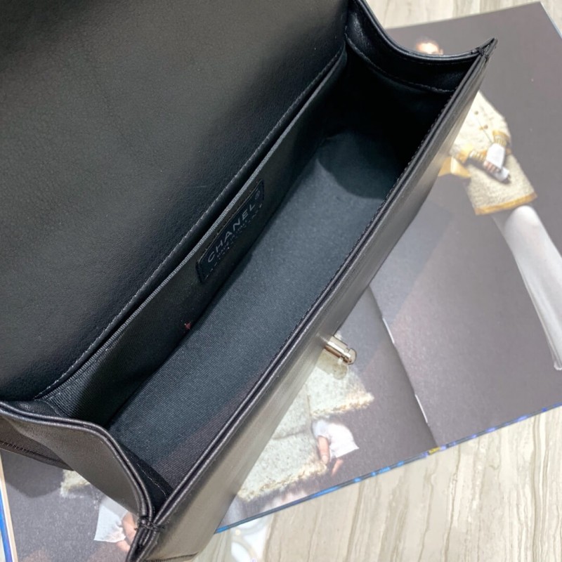 Wholesale Luxury Chanel Calfskin Boy Chanel Handbag A67086 - Image 9