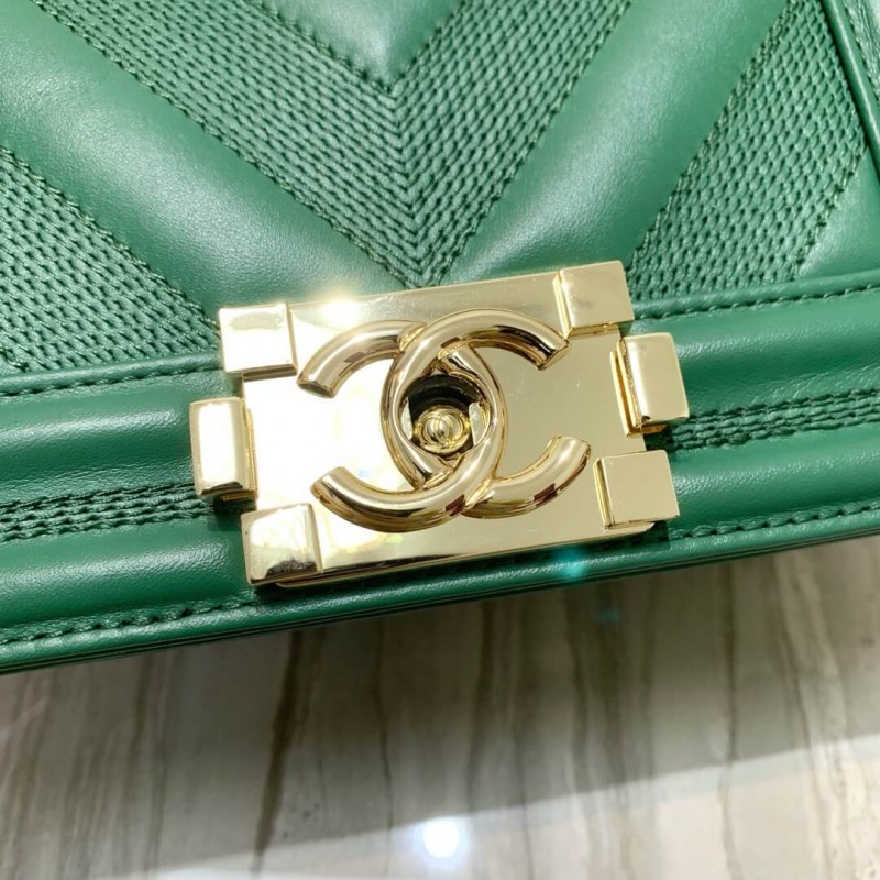 Wholesale Luxury Chanel Calfskin Small Boy Chanel Handbag A67085 - Image 4